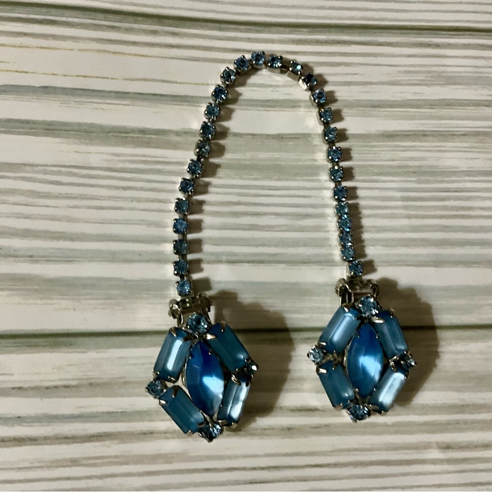 Sparkling Faceted Blue Stones Sweater Guard Collar Clip Vintage Unsigned - Picture 3 of 9